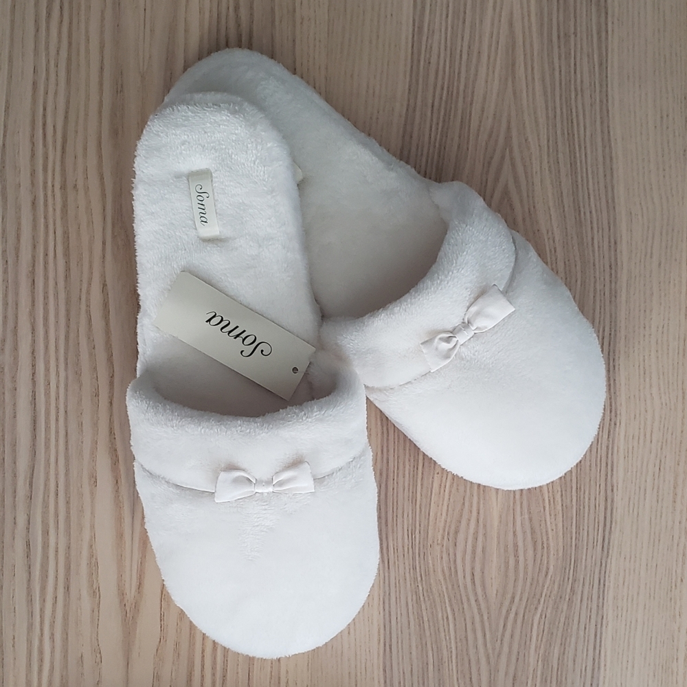 NWT Soma Plush Slippers